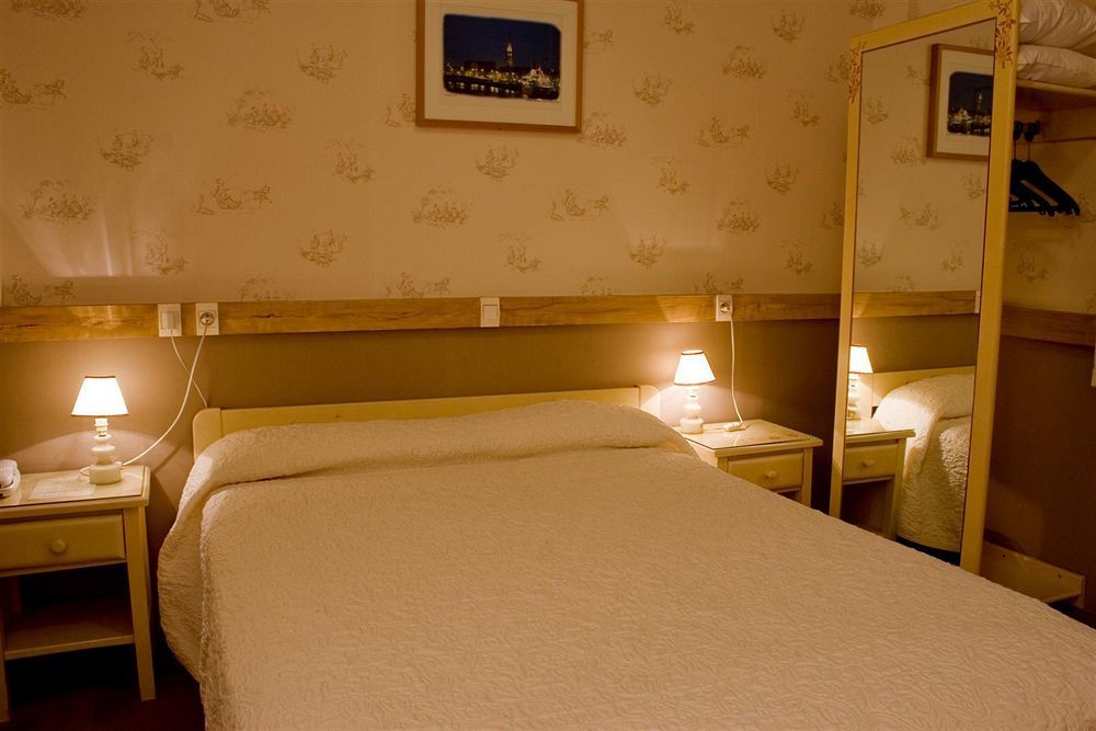 בורדו Hotel Des 4 Soeurs מראה חיצוני תמונה